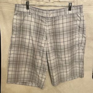 White/Grey Nike Dri-Fit golf short Size 34